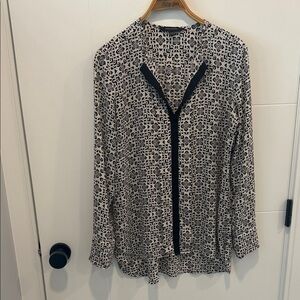 Banana Republic Black and Cream Geometric Print Blouse size medium